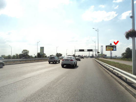 Фото рекламной плоскости по адресу Бажана пр., Южный мост, напротив АЗС "Лукойл"  -  в центр Фото рекламной плоскости по адресу Бажана пр., Южный мост, напротив АЗС "Лукойл"  -  в центр