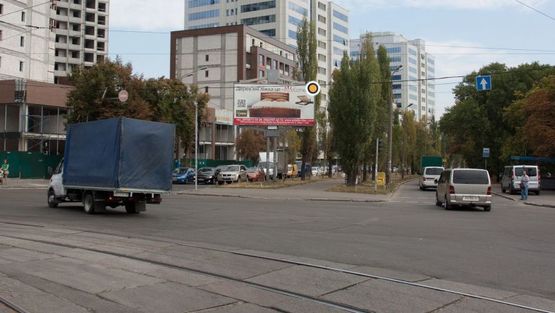 Фото рекламной плоскости по адресу Гавела Вацлава ул. / Н. Василенка ул., разделитель, к Гарматной ул. Фото рекламной плоскости по адресу Гавела Вацлава ул. / Н. Василенка ул., разделитель, к Гарматной ул.