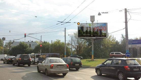 Фото рекламной плоскости по адресу Окружная ул. / Антоновича ул. / Кульпарковская ул., в центр, с Окружной ул.