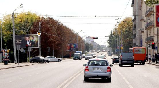 Фото рекламной плоскости по адресу Стрыйская ул / Чмолы ул, из центра