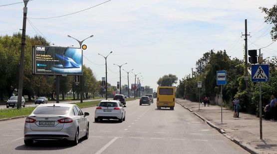Фото рекламної площини за адресою Стрыйская ул. 302, разделитель, из центра