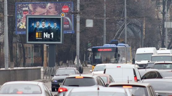 Фото рекламной плоскости по адресу Александра Довженко ул. 14, магазин мебели Энран