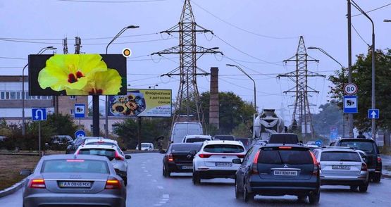 Фото рекламної площини за адресою Саперно-Слободская ул.,12, разделитель, в сторону Южного моста Фото рекламної площини за адресою Саперно-Слободская ул.,12, разделитель, в сторону Южного моста