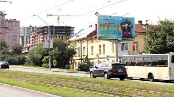 Фото рекламної площини за адресою Княгини Ольги ул / Шумского ул, из центра