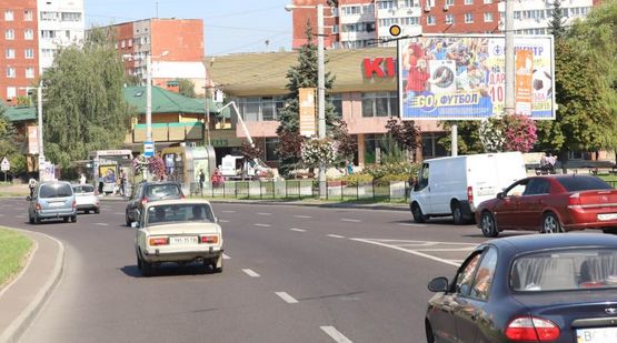 Фото рекламної площини за адресою Червоной Калины пр. / Сыховская ул. (Кинотеатр им.Довженко)