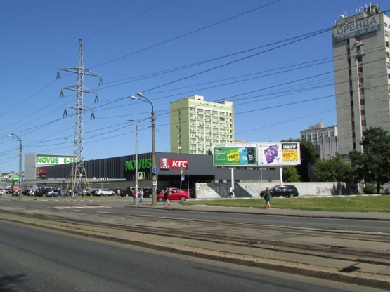 Фото рекламной плоскости по адресу Хоткевича Гната ул. (Красногвардейская ул.), 2, (заправка ТНК, Супермаркет «NOVUS», KFC, переезд с просп. Ю.Гагарина на ул. Красногвардейскую)