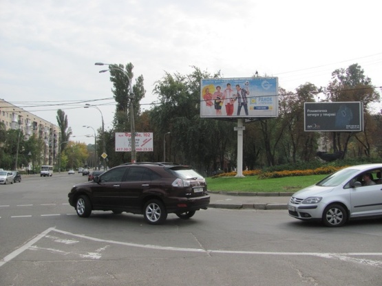 Фото рекламної площини за адресою Фрунзе ул., 118 (стадион "Спартак", Библиотека им. О.Копиленка, Дельфинарий Кобзов), призма