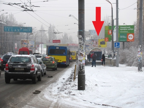 Фото рекламної площини за адресою Довженко ул., 14 (магазин "Энран Акрос", клуб "Ника", в направлении ул. О.Телиги), призма