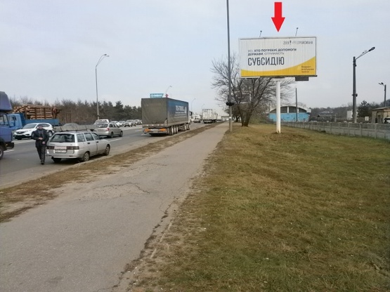 Фото рекламной плоскости по адресу Броварской просп. - ст. м.  Лесная (АЗС "ТНК", выезд из города)