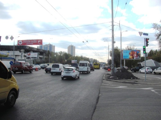 Фото рекламной плоскости по адресу Глушкова Ак. просп. ст. М "Ипподром"(Выезд с ул. В. Касьяна на проспект Ак. Глушкова, направление на пл. Одесскую)