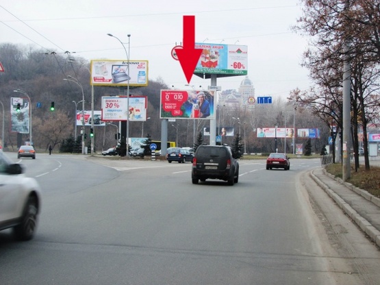 Фото рекламної площини за адресою Дружбы Народов бул., пл. Героев ВОВ (АЗС "WOG", АЗС "ANP", Музей истории ВОв), призма