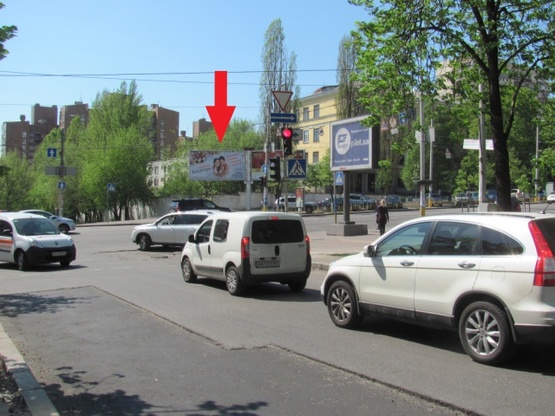 Фото рекламної площини за адресою Красноармейская ул., 128, (сквер им Г.Гонгадзе, салон "Yamaha", СШ№130), в направ. Краснозвездного прос., призма левая Фото рекламної площини за адресою Красноармейская ул., 128, (сквер им Г.Гонгадзе, салон "Yamaha", СШ№130), в направ. Краснозвездного прос., призма левая