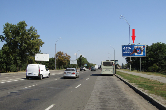 Фото рекламної площини за адресою Броварской просп., ст. м.  Лесная (супер-маркет "МегаМаркет", парк Киото, выезд из города)