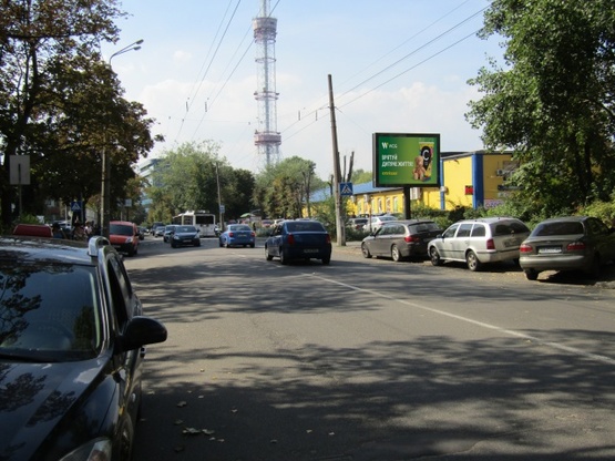 Фото рекламної площини за адресою Дорогожицкая ул., 1 (супермаркет "Сильпо"), в направлении ул.Е.Телиги, ст.м.Дорогожичи