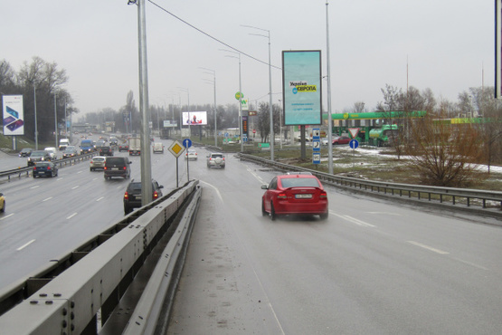 Фото рекламной плоскости по адресу Надднепрянское шоссе, 8 (АЗС "WOG", АЗС "АВІАС плюс"), в направл. моста Патона