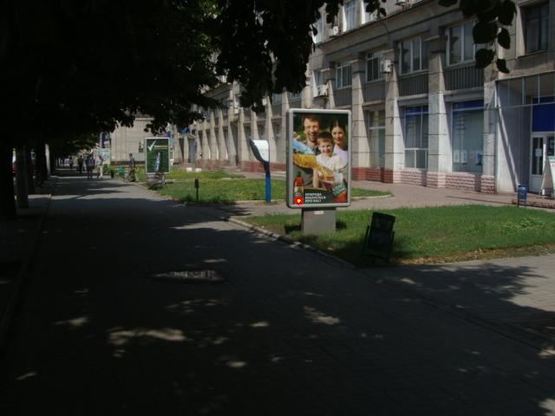 Фото рекламной плоскости по адресу пр. Соборний — вул. Добролюбова, №1