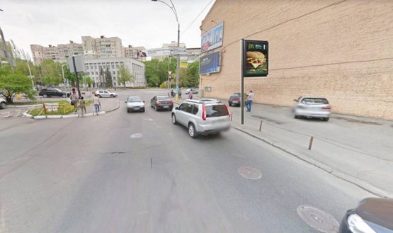 Фото рекламної площини за адресою уз. Кловський узвіз біля будинку №30 по вул. Московській