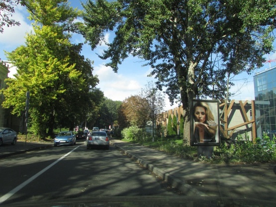 Фото рекламної площини за адресою Паркова дорога, 7  при під'їзді до ВЦ "Парковий" (рух до центру) Фото рекламної площини за адресою Паркова дорога, 7  при під'їзді до ВЦ "Парковий" (рух до центру)