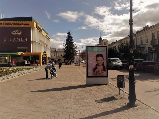 Фото рекламной плоскости по адресу пл. Шевченка (біля фонтану)