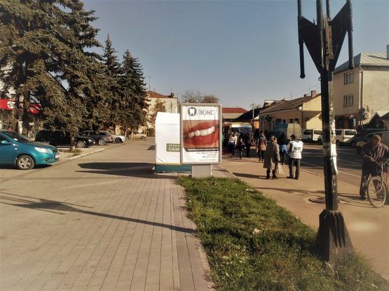 Фото рекламной плоскости по адресу пр. Грушевського (готель "Прикарпаття")