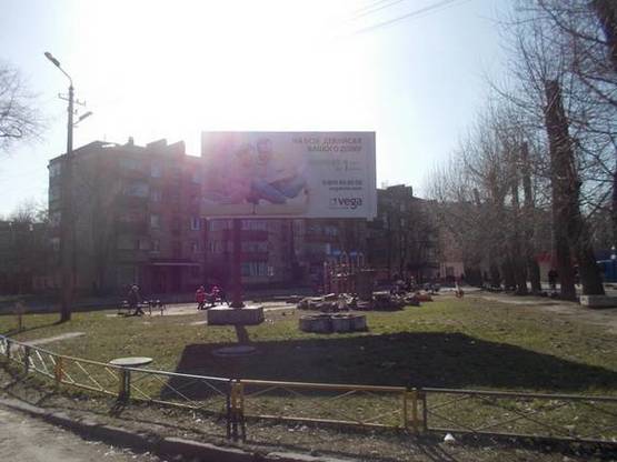 Фото рекламної площини за адресою вул. Текстильщиків, 9-А Фото рекламної площини за адресою вул. Текстильщиків, 9-А