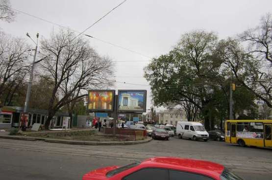 Фото рекламной плоскости по адресу Привокзальная площадь / ул. Пантелеймоновская (возле "Макдональдз") (скролл статический ліва) Фото рекламной плоскости по адресу Привокзальная площадь / ул. Пантелеймоновская (возле "Макдональдз") (скролл статический ліва)