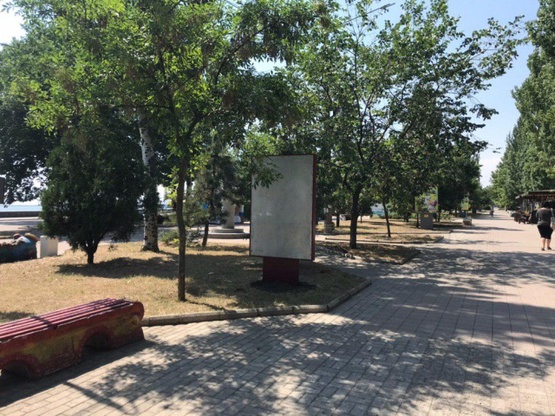 Фото рекламной плоскости по адресу Горького вул. (біля кафе "Качелі") Фото рекламной плоскости по адресу Горького вул. (біля кафе "Качелі")