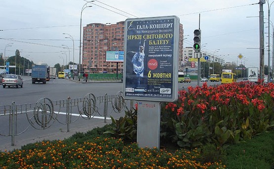 Фото рекламної площини за адресою Глушкова Пр-т, НВЦ № 2 (біля Метро "ВЦ")