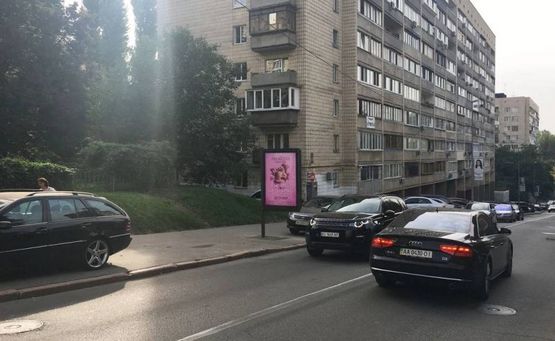 Фото рекламной плоскости по адресу Кловський Узвіз, 20