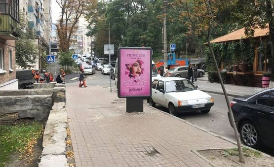 Фото рекламной плоскости по адресу Тургенєвська Вул./Полтавська Вул. (ресторан "Гуси Лебеді)