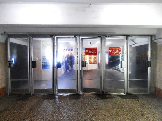 Фото рекламної площини за адресою Станция метро: Южный вокзал, к 52-му отделению почты Фото рекламної площини за адресою Станция метро: Южный вокзал, к 52-му отделению почты