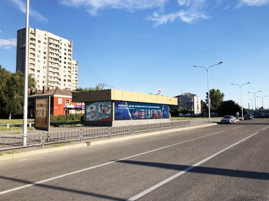 Фото рекламной плоскости по адресу Станция метро: Метростроителей , к гостинице Металлист, парковке и автомойкам Фото рекламной плоскости по адресу Станция метро: Метростроителей , к гостинице Металлист, парковке и автомойкам