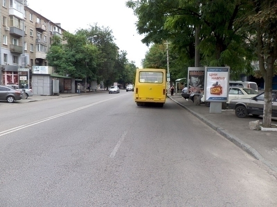 Фото рекламної площини за адресою Пр. Гагаріна, 35/пр.Гагарина, 35 возле остановки общественного тр-та