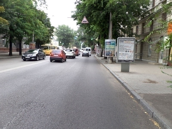 Фото рекламної площини за адресою пр.Гагаріна, 33, маг. ЕВА/пр.Гагарина, 33, магазин ЕВА