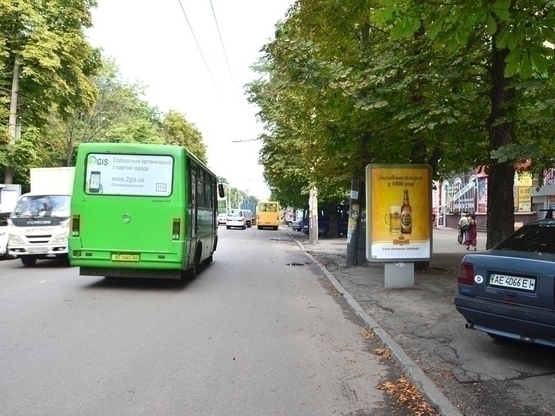 Фото рекламної площини за адресою вул.Титова, 17 (маг. ЕВА, Кіносистема СУПУТНИК)/ул.Титова, 17 (6) - ОщадБанк, Альфа-Банк, Еко-ферма, ЛюксОптика, магазин ЕВА Фото рекламної площини за адресою вул.Титова, 17 (маг. ЕВА, Кіносистема СУПУТНИК)/ул.Титова, 17 (6) - ОщадБанк, Альфа-Банк, Еко-ферма, ЛюксОптика, магазин ЕВА
