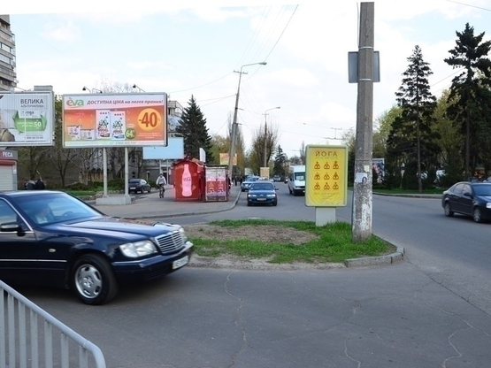 Фото рекламної площини за адресою пр.Гагаріна, 112, заїзд в Макдональдс (підстанція)/пр.Гагарина, 112, заезд в Макдональдс (подстанция)