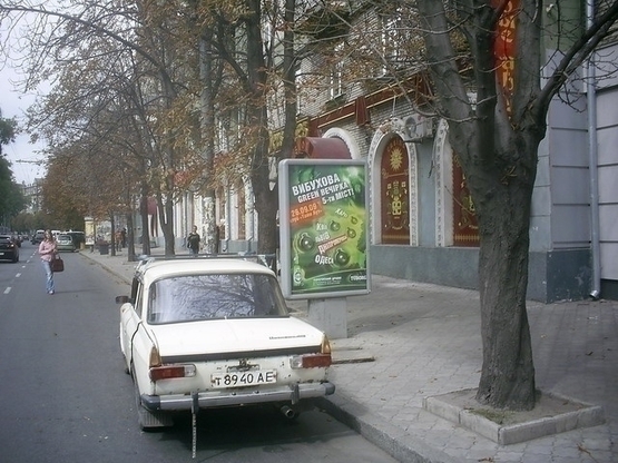 Фото рекламної площини за адресою пр.Дмитра Яворницького 78, крамничка гаджетів BASS (Номер 4)/пр.К. Маркса, 78, магазин гаджетов BASS (Номер 4)