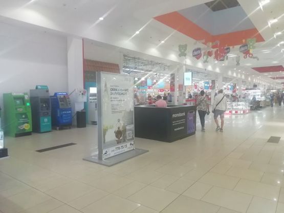 Фото рекламної площини за адресою ТРЦ Ривьера 3А