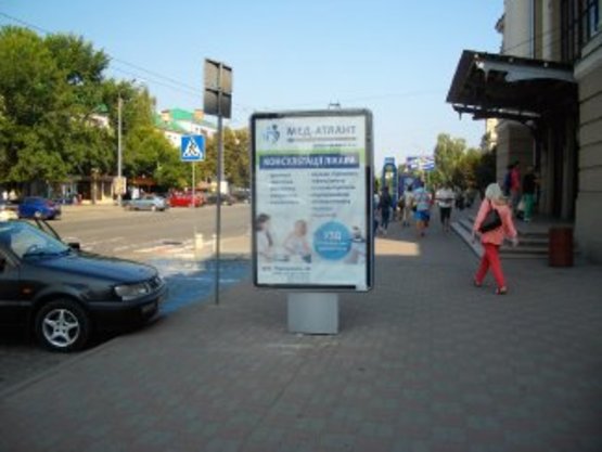 Фото рекламної площини за адресою Привокзальна (вхід в ЖД вокзал) №2