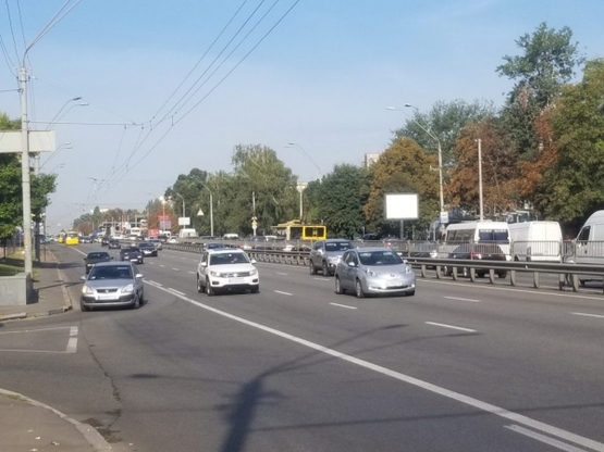 Фото рекламной плоскости по адресу просп. Победы, 41, напротив "БрокБизнесБанк", направление из центра