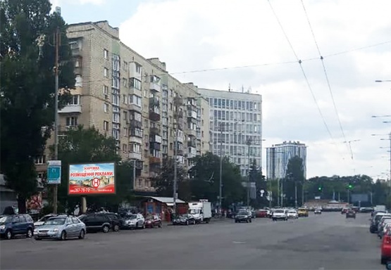 Фото рекламної площини за адресою Ул. Липковского, напротив Ультрамарина, перед поворотом на Южный ЖД вокзал, на светофоре. В сторону центра Фото рекламної площини за адресою Ул. Липковского, напротив Ультрамарина, перед поворотом на Южный ЖД вокзал, на светофоре. В сторону центра