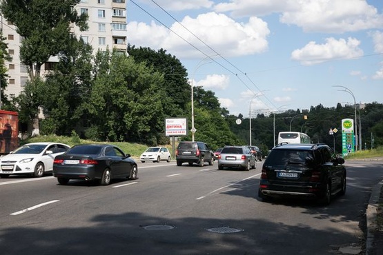 Фото рекламной плоскости по адресу Ул. Соломенская, 41. Протасов яр, на перекрестке, АЗС WOG. В сторону Центра