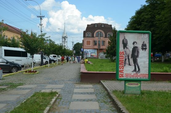 Фото рекламной плоскости по адресу вул. Незалежності, біля Надра, Коопінвест та Індекс банків