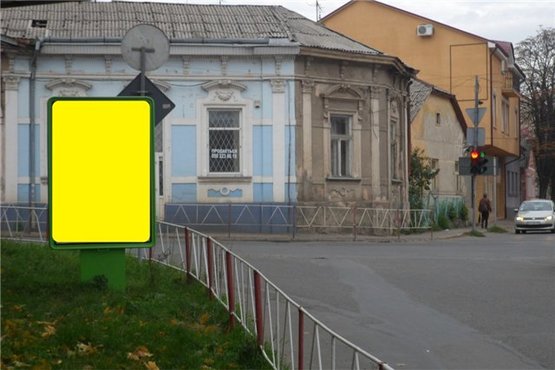 Фото рекламної площини за адресою м.Ужгород вул.Баконія Берчені, біля автошколи, ломбарду Сакура, в сторону вул.Корятовича
