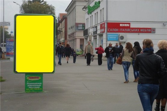 Фото рекламной плоскости по адресу м.Ужгород просп. Свободи,біля   16-ти поверхівки, Приватбанку, зупинка міського транспорту, пошта, світлофор, пішохідний перехід,в сторону у-магу Україна