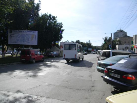 Фото рекламної площини за адресою район перехрестя проспект Грушевського-вул.Князів Коріатовичів Фото рекламної площини за адресою район перехрестя проспект Грушевського-вул.Князів Коріатовичів