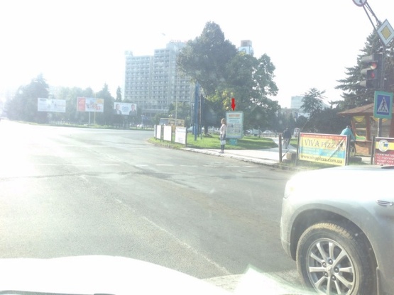 Фото рекламной плоскости по адресу м.Ужгород пл.Кирила і Мефодія, біля у-магу Україна, світлофор, пішохідний перехід, біля Кафедрального собору