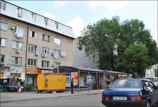 Фото рекламної площини за адресою ул. Сучкова, 28 на остановке