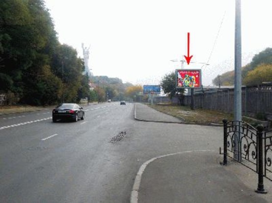 Фото рекламной плоскости по адресу Старонаводницкая ул., перед ограждением СТО, от ст.м.Печерская Фото рекламной плоскости по адресу Старонаводницкая ул., перед ограждением СТО, от ст.м.Печерская