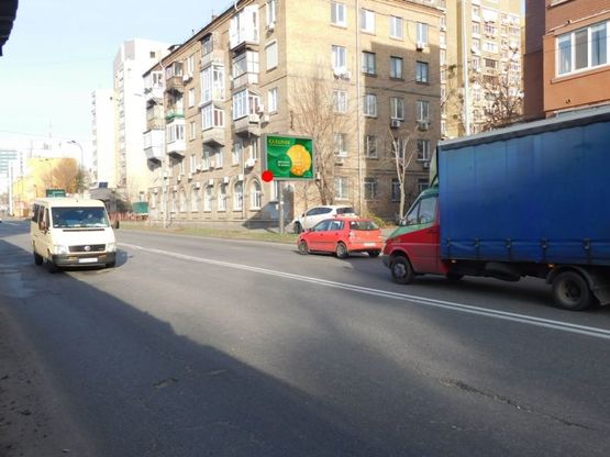 Фото рекламної площини за адресою Малевича Казимира ул. 47/49 ! (размещение соц. Сюжетов, плоскость закрыта ветками)